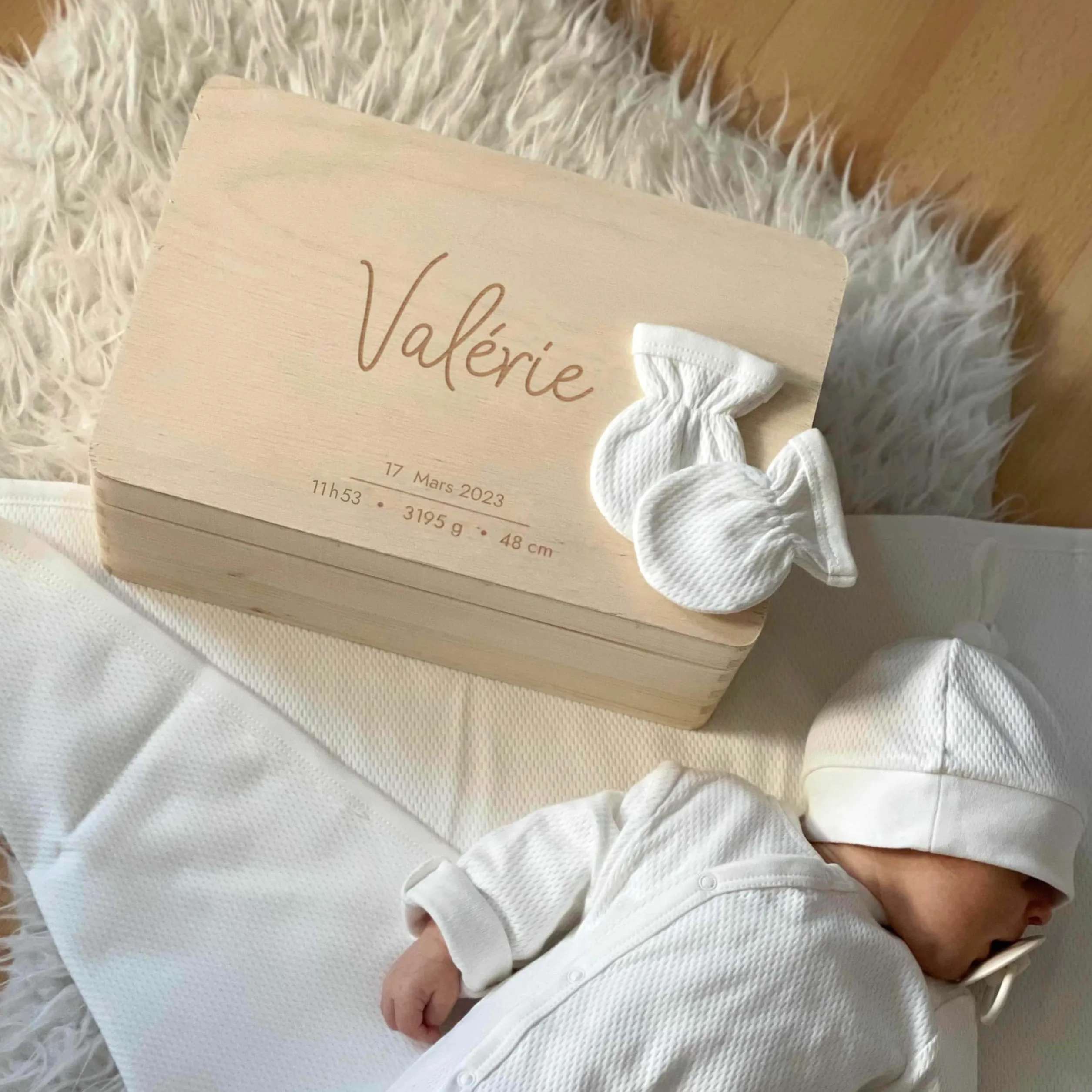 LAUBLUST Boîte à souvenirs bébé personnalisée - Cadeau de naissance avec prénom - Boîte en bois FSC® tailles S M L XL