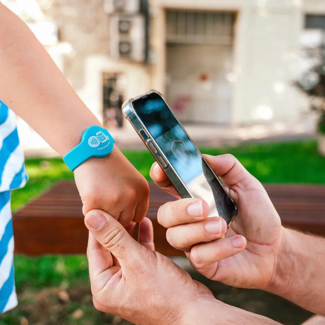 Bracelet Sécurité Enfant NFC Identification Urgence sans Batterie Fabrication Française Bleu 1 Pièce