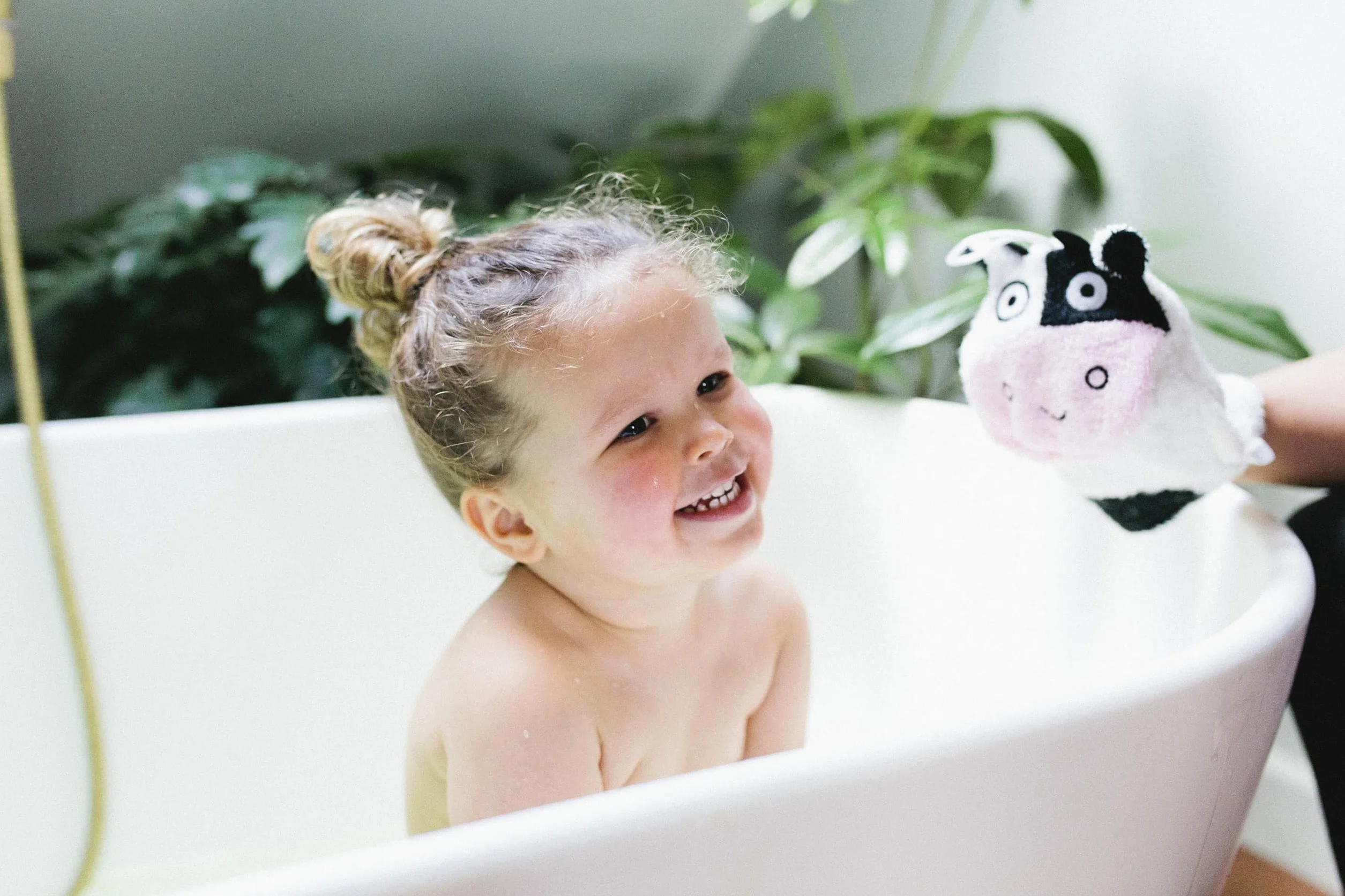 Isabelle Laurier Gant de Toilette Amusant Enfant 100% Coton Gant de Bain éponge Bébé Modèle Vache Blanc