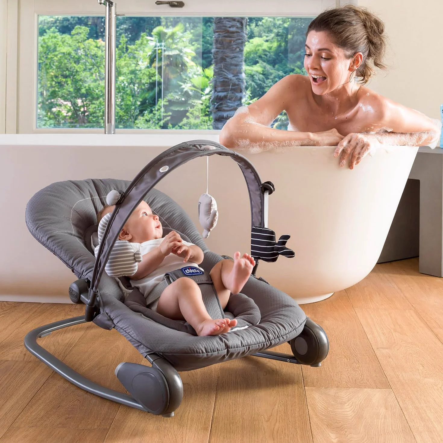 Chicco Hooplà Transat Enfant Évolutif Bébé 0-18 kg Position Fixe Bascule Barre de Jeu Dossier Réglable Coussin Réducteur Moon Grey