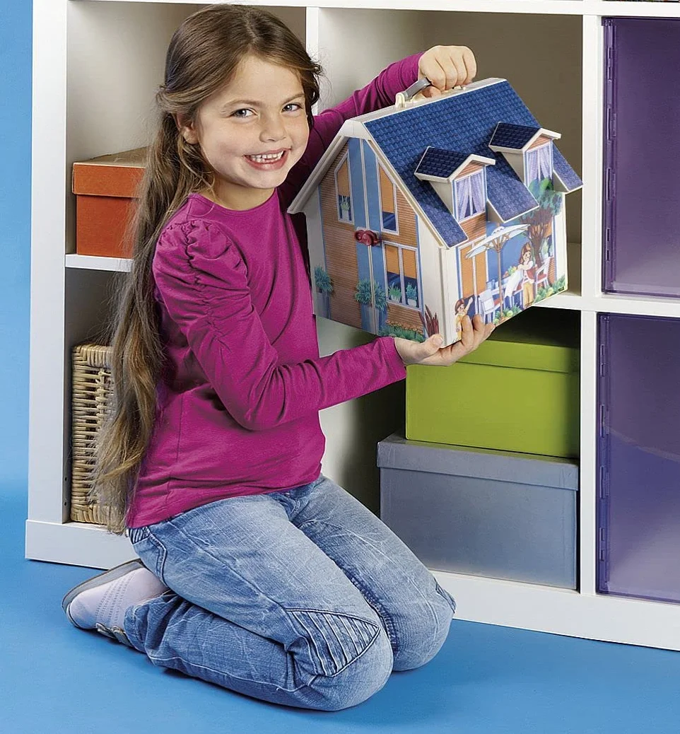 Playmobil 70985 Maison Transportable - Dollhouse avec Trois Personnages, Salle de Bains, Chambre, Salon et Cuisine - Dès 5 Ans