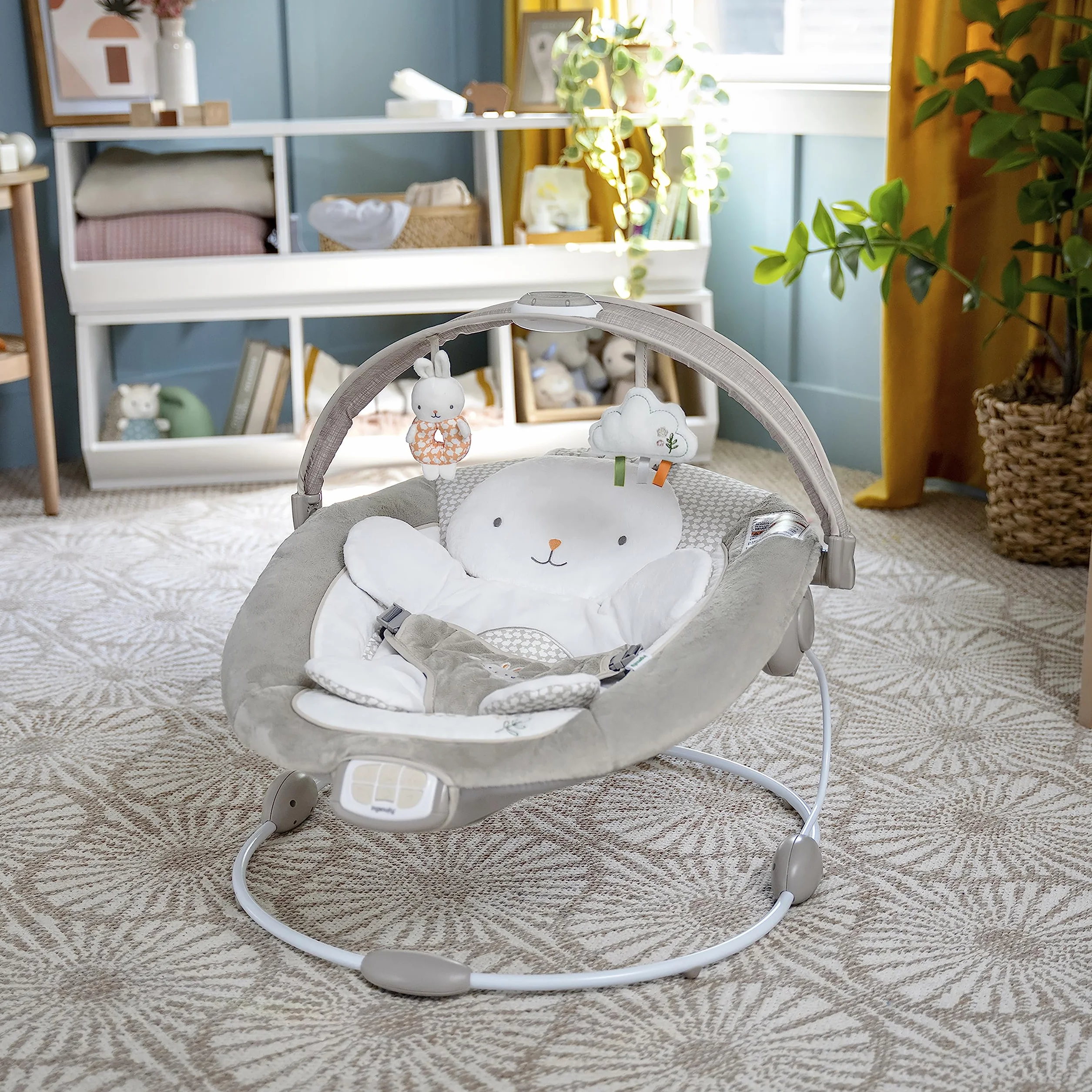 Ingenuity Transat et Siège Sauteur Twinkle Tails 7 Mélodies Vibrations Apaisantes Arche Lumière Jeu Amovible 2 Jouets D’Activités Ultra-Doux Dès Naissance 9 kg