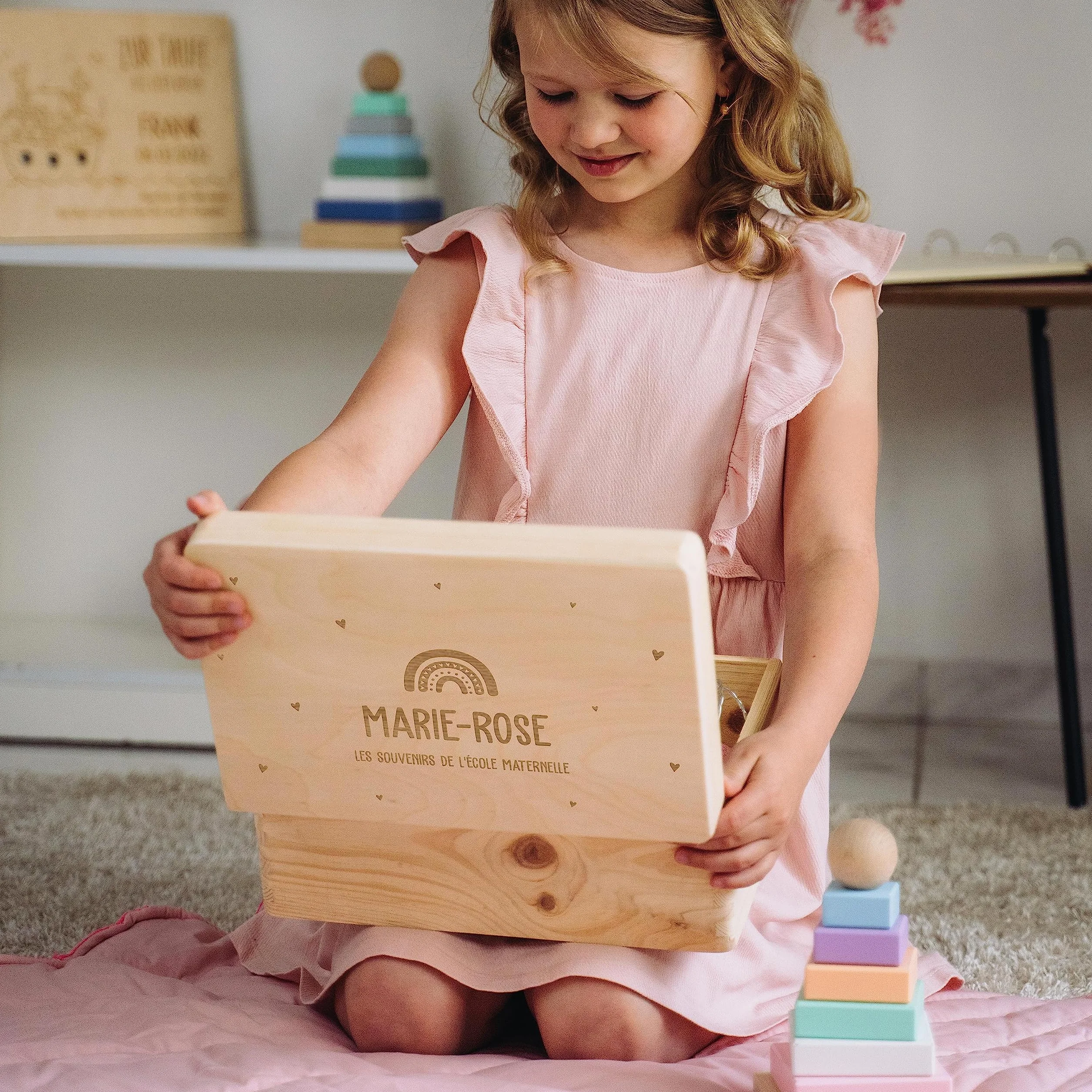 LAUBLUST Boîte à souvenirs bébé personnalisée - Cadeau de naissance avec nom, Arc-en-ciel avec cœurs, tailles S M L XL, bois naturel & blanc FSC