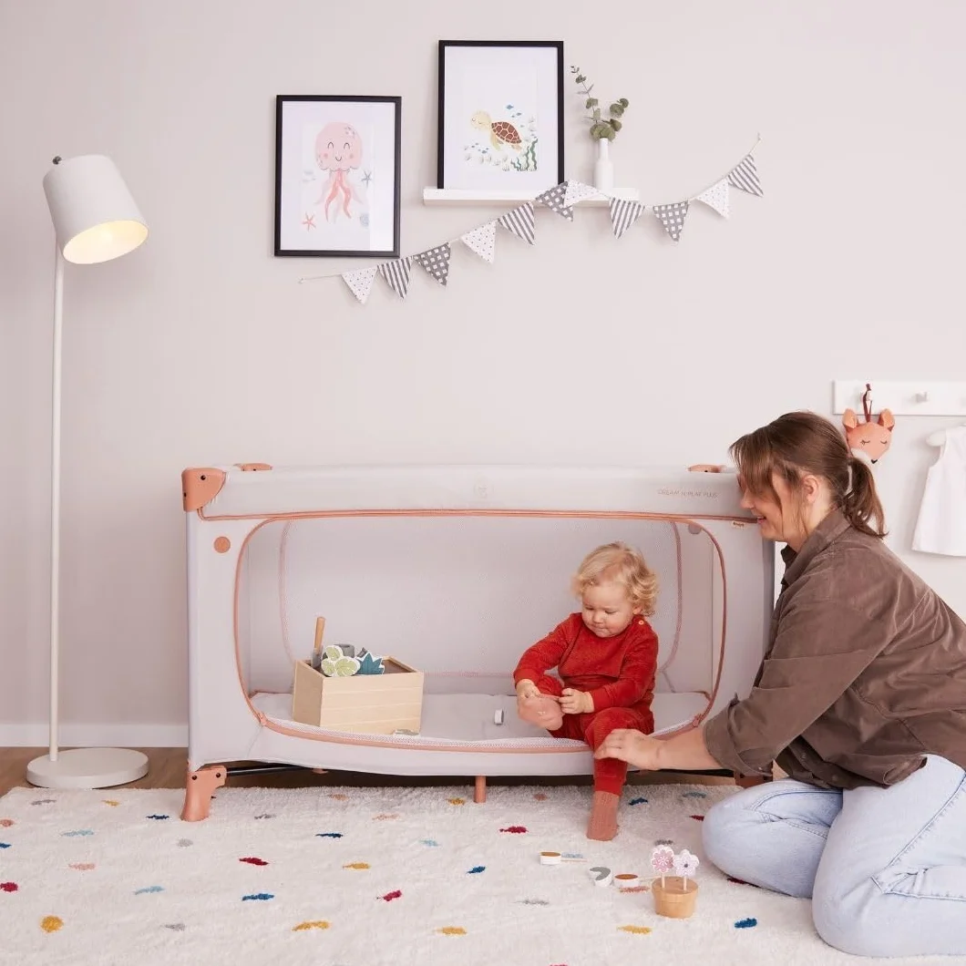 Hauck Dream N Play Plus Lit Parapluie Bébé Pliable avec Matelas, Moustiquaire, Sac de Transport – Dusty Cork